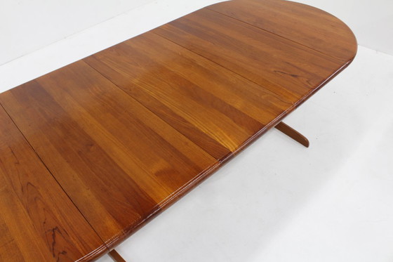 Image 1 of Vintage Danish round extendable dining table in solid teak wood Langeskov möbelfabrik