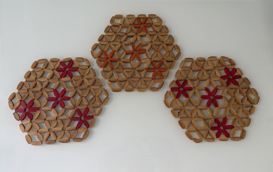 Set of 3 vintage bamboo coasters with flowers – Table accessories (photo 6 of 8)