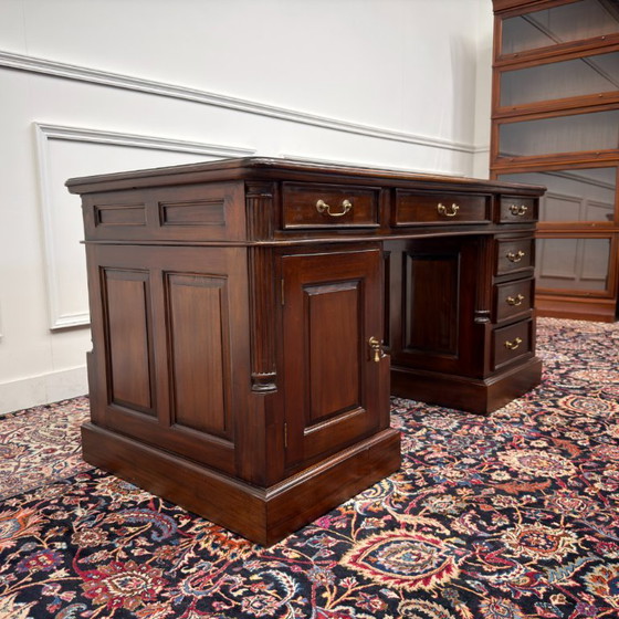 English Classic Desk with Green Leather – Wood (photo 5 of 19)