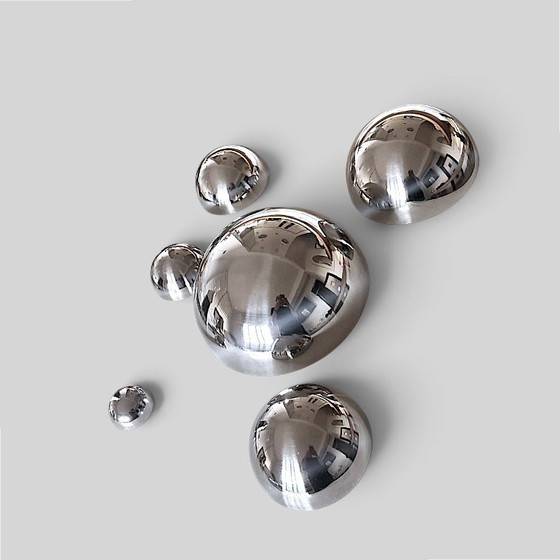 Ensemble de 6 demi-sphères sculpturales en acier inoxydable – Décoration murale moderne et réfléchissante (photo 3 of 15)