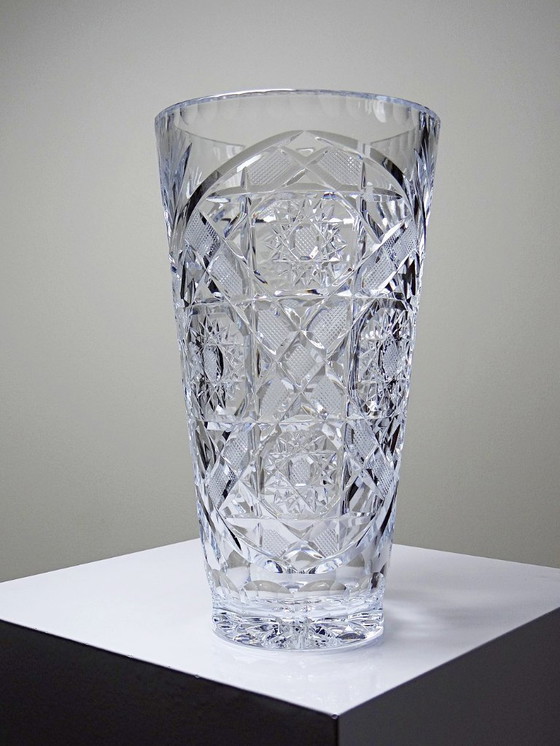 Image 1 of Grand vase en cristal taillé et moulé vintage 80-2000 Bohême Tchécoslovaquie