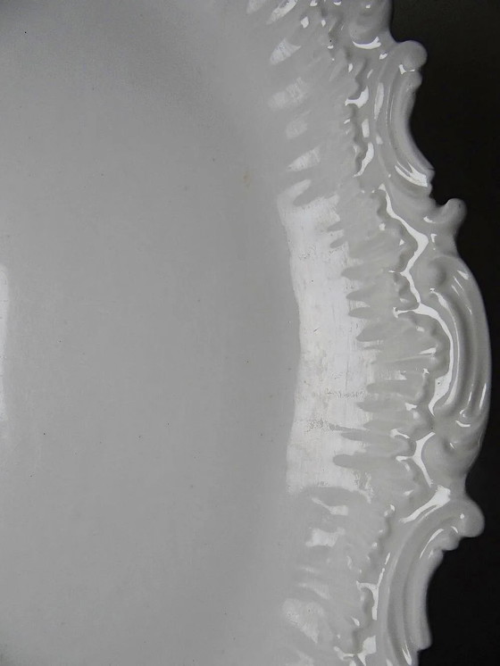 Antike tiefe Schale aus weißem Limoges-Porzellan, mit Rocaillen-Relief. – Geschirr, Rococo (photo 10 of 14)