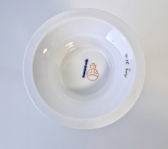 Image 1 of Vaso KPM Berlin, decorazione floreale con bordi dorati, dipinto a mano, 19,3 cm