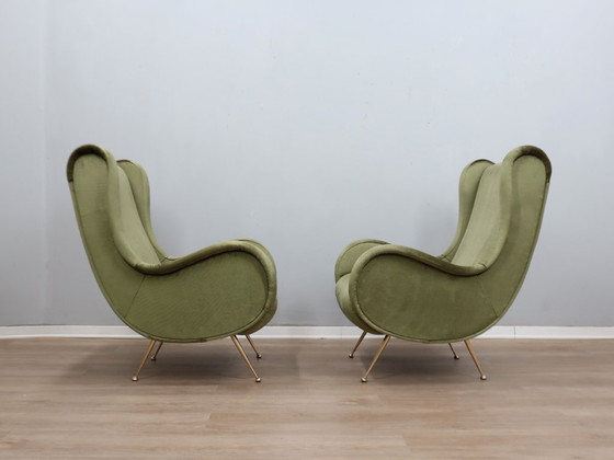 Image 1 of Par de sillones italianos de los años 50, estilo Senior Zanuso, tapizados en terciopelo verde.