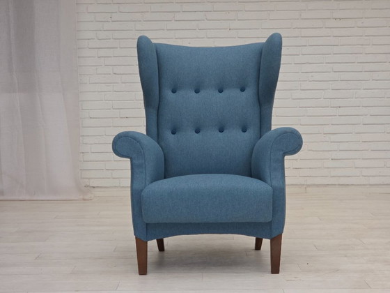 Image 1 of Años 60, diseño danés de Fritz Hansen, sillón retapizado con taburete, modelo 8023.