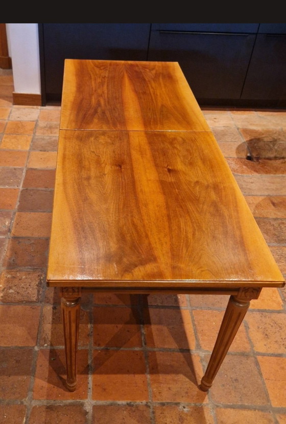 Image 1 of Set van 2 klassieke walnoot bijzettafels