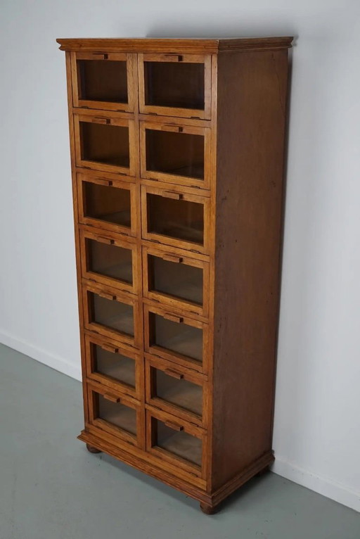 Vintage Nederlandse eiken fourniturenkast / vitrinekast met klepdeuren, jaren 1930