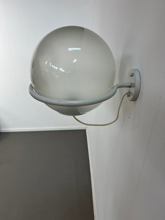 Image 1 of Lampada da parete in vetro opalino modello 239/1 di Gino Sarfatti per Artluce, 1970