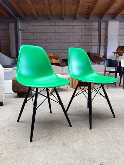 Vitra Eames DSW chair (2x)