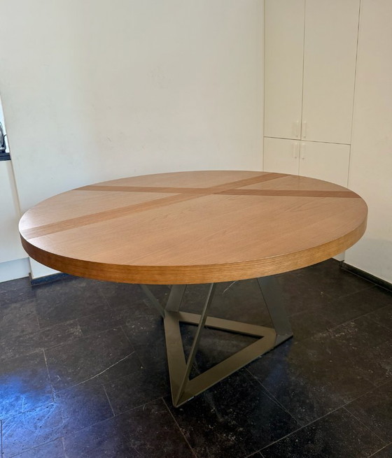 Image 1 of 1 x Table de salle à manger extensible Roche Bobois « Track » par Luigi Gorgoni – Chêne moyen