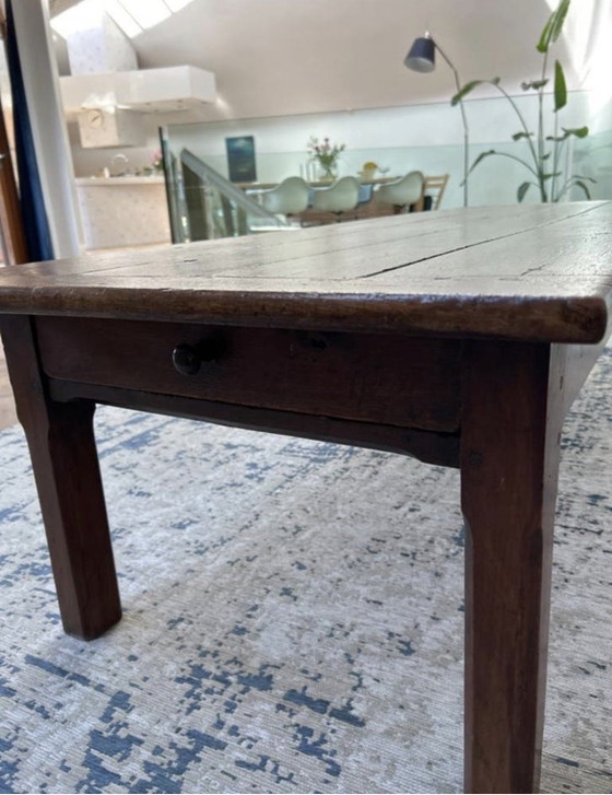 Image 1 of Mesa de centro antigua de roble con 2 cajones profundos.