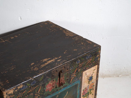 Baule cinese antico dipinto in legno di pino – Cina, circa 1900 – Armadi contenitori (photo 13 of 40)