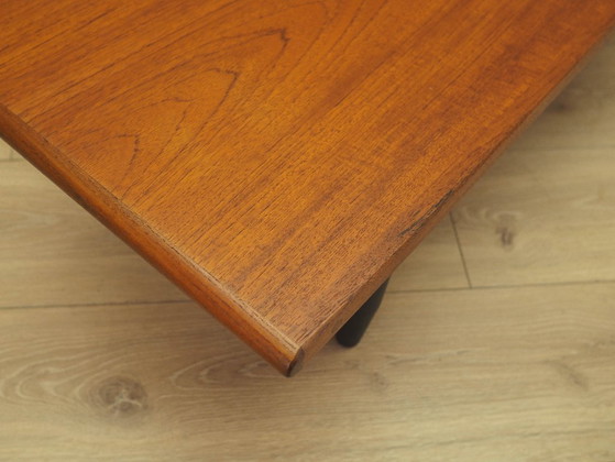Aparador de teca con patas cónicas oscuras, mesa consola baja danesa, década de 1970. – Wood (photo 9 of 13)