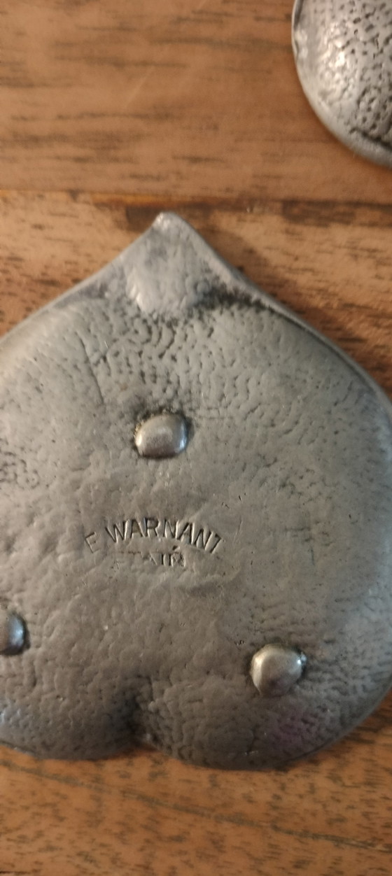 Image 1 of Mini Set Van 4 Asbakjes Met Kaartfiguren Voor Liefhebbers Van Kaarten Uit De Jaren '50/'60 Van E.Warnant Uit Tin Gemaakt