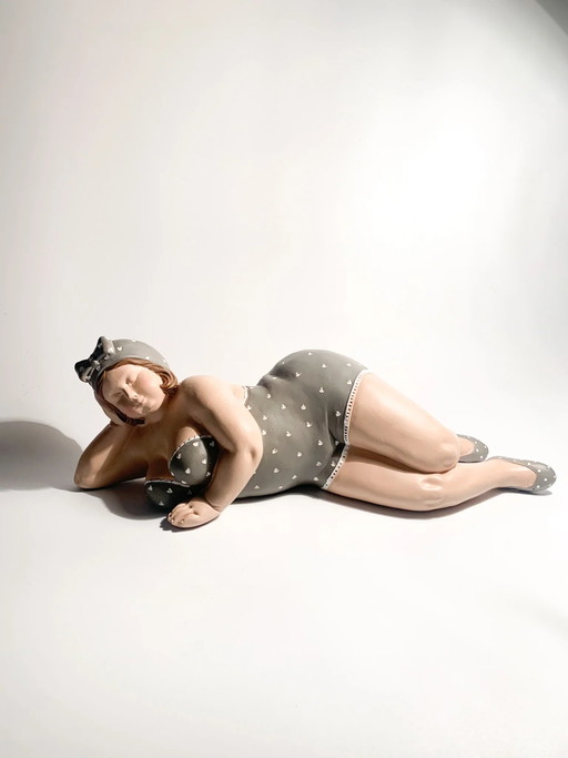 Sculpture de femme allongée attribuée à L'Acquilone, années 2000