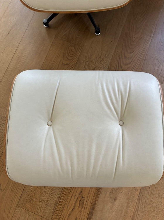 Serious Replica - Vitra Eames Lounge Chair And Ottoman Walnut - White Leather – Furnicons (photo 3 of 5)