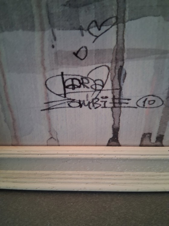 Image 1 of 2 Gerahmte Kunstdrucke von Lora Zombie