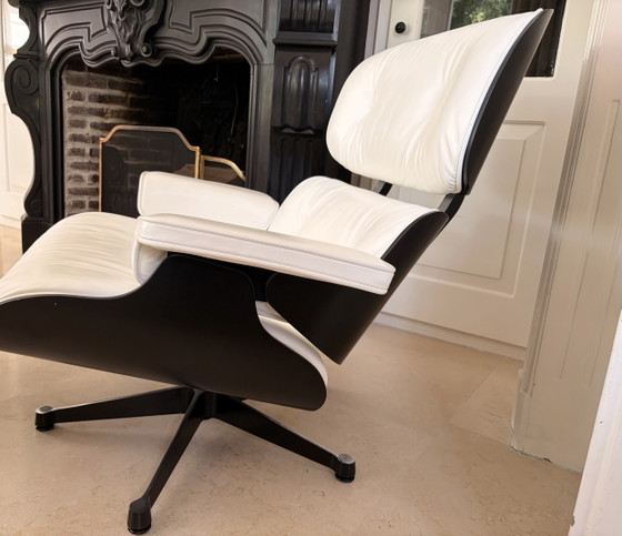 Originale Vitra Eames Lounge Chair +Ottoman pelle Bianco 2007 – Poltrone (photo 2 of 13)