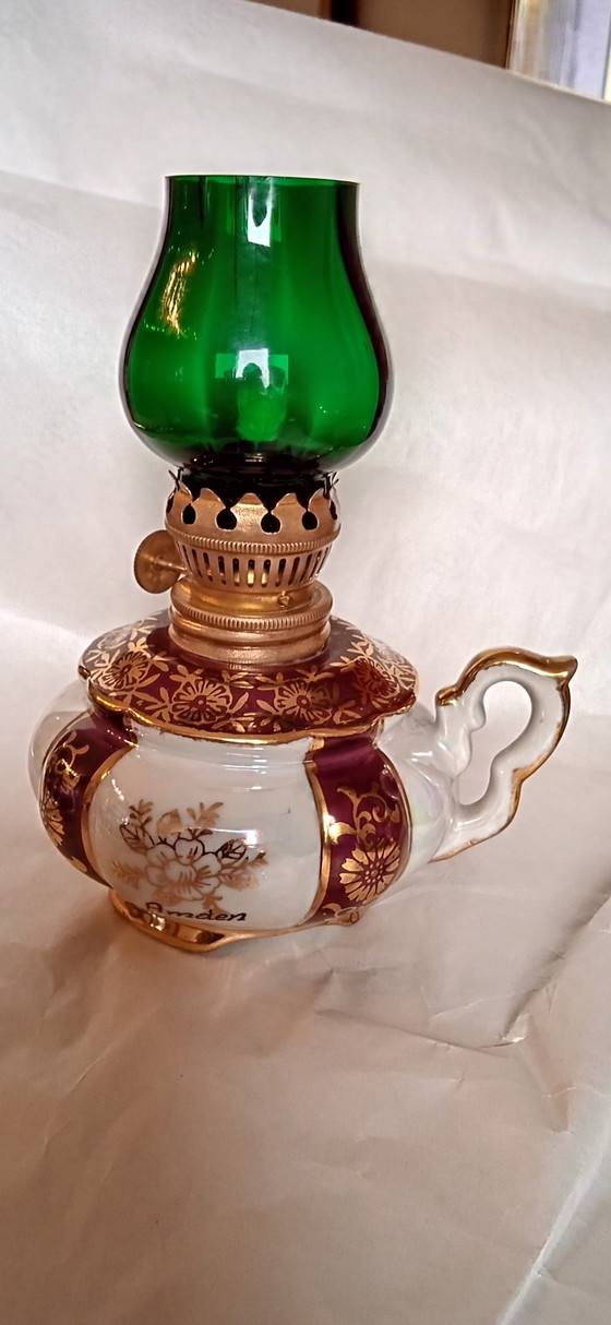 Image 1 of Antica lampada a olio in miniatura in porcellana della manifattura Oscar Schlegelmilch