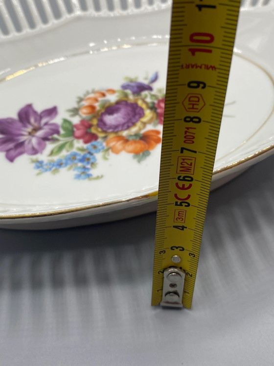 Antiker durchbrochener Porzellanteller mit floralem Dekor – Dekorative Objekte, Porcelain (photo 8 of 8)