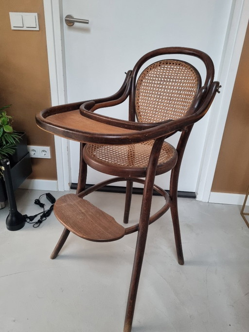 Antica sedia per bambini Thonet
