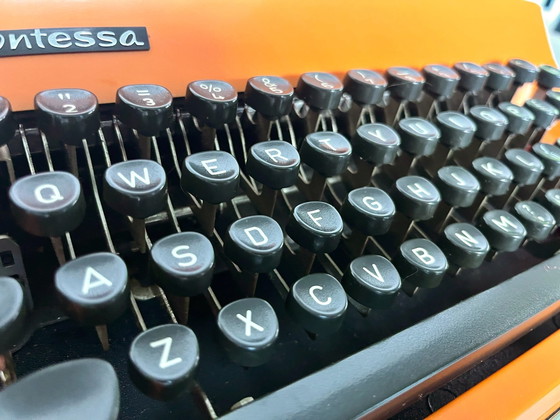 Orange Adler Contessa de Luxe Typewriter – Decorative Objects, Metal, Plastic (photo 4 of 15)