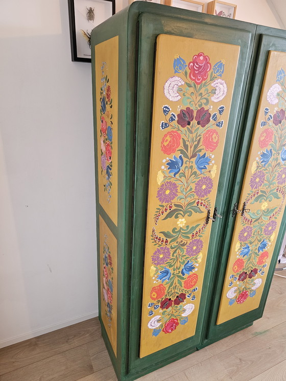 Image 1 of Antieke Gruco kast - deur in deur, deelbaar in 2, handbeschilderd met bloemen