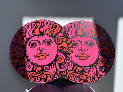 Rara coppia di insegne psichedeliche vintage degli anni '70 a doppia faccia raffiguranti un sole (50 cm)