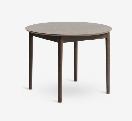 Image 1 of Table de salle à manger extensible Royal Oak Marstrand en chêne foncé jysk