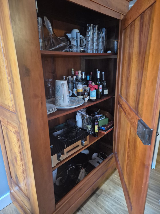 Image 1 of Armario antiguo de madera de cerezo (Black Friday)