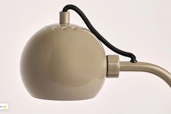 Image 1 of Design tafellamp Frandsen Ball - Glanzend Warm Grijs
