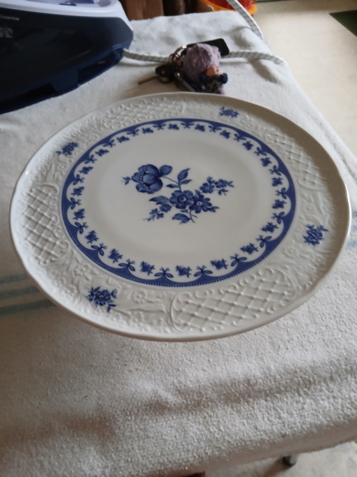 ARZBERG Schumann cobalt cake serving plate on a wide base