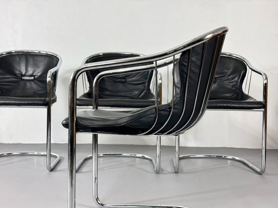 Quatre Chaises Cantilever, Noires, Fasem, Chaises de salle à manger, Cuir, Chrome, Vintage (photo 10 sur 11)