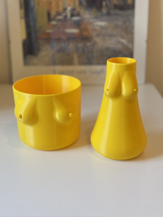 Image 1 of Set gele boobie vaas & bloempot – 3D geprint design 