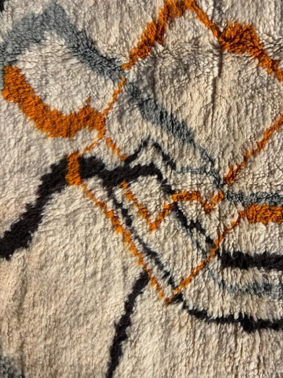 Image 1 of Marokkaans Azilal wollen tapijt 200x350 cm – Handgeweven Berber tapijt