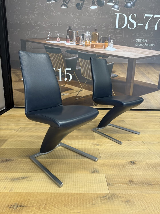 2 sedie da pranzo Rolf Benz 7800 in pelle blu – Leather (photo 4 of 6)