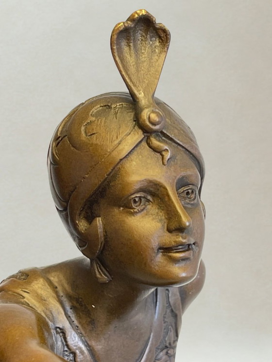 Image 1 of Art Deco sculptuur – Danseres in beweging – Decoratief brons – Gesigneerd F. Paris – 38 cm