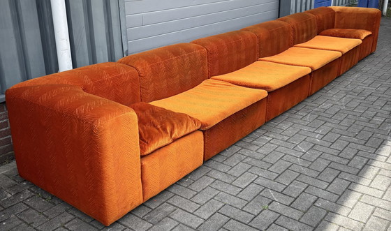 Image 1 of Orangefarbener Samt Modelar Element Sofa