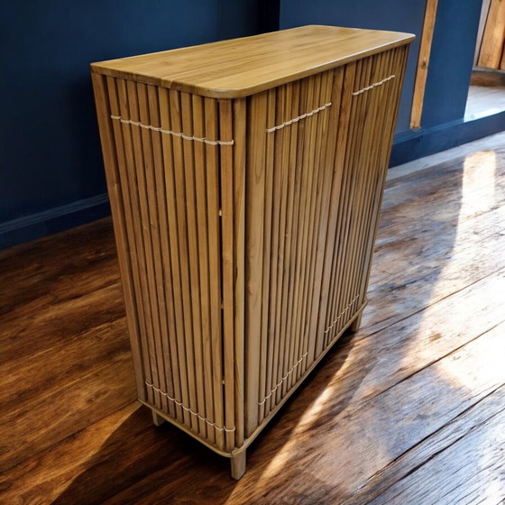 Image 1 of Armadio in legno massello di teak, cassettiera dal design retrò, mobiletto per abiti da camera da letto.