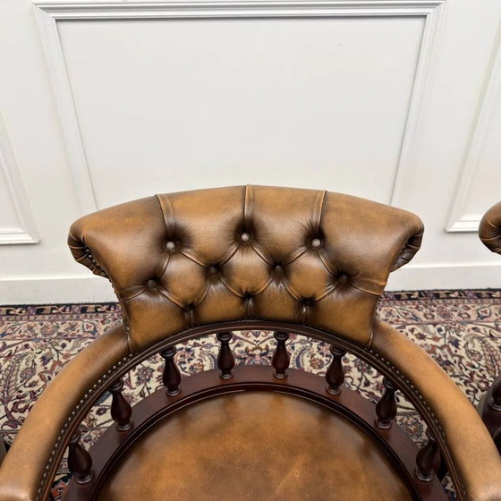 Ensemble de chaises Chesterfield classiques anglaises Springvale, Chaises de salle à manger, Cuir, Bois (photo 6 sur 16)