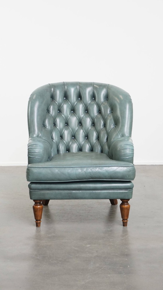 Image 1 of Blauwe chesterfield fauteuil gemaakt van rundleer in Engelse stijl met siernagels
