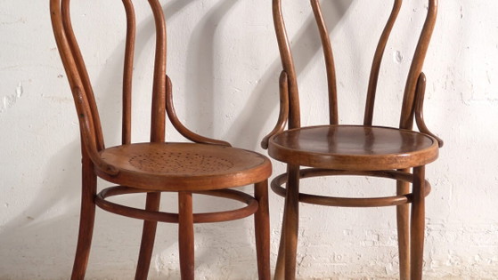Pair of antique chairs in Thonet bentwood – Central Europe, circa 1930 #9 – Dining chairs (photo 3 of 40)