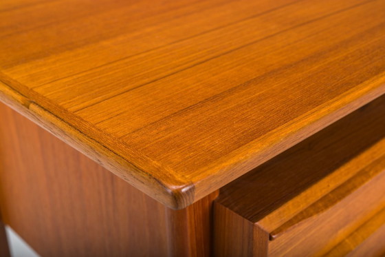 Image 1 of  Dänischer Teakholz-Schreibtisch von Peter Lovig Nielsen für Hedensted Mobelfabrik, 1974