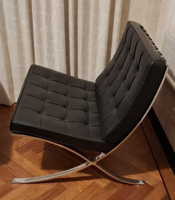 2 Barcelona Armchairs black leather – Knoll, Chrome (photo 5 of 6)
