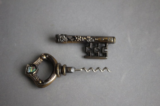 Image 1 of Cavatappi vintage in metallo a forma di chiave antica, riccamente decorato, pesante