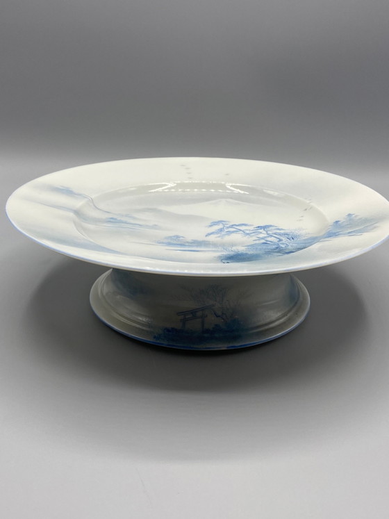 Coupe sur pied en porcelaine japonaise de l'ère Meiji - Paysage du mont Fuji bleu et blanc – Objets déco (photo 2 of 7)