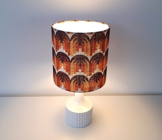 Image 1 of Base per lampada in porcellana vintage di Wallendorf con nuovo paralume fatto a mano in tessuto di lino con stampa grafica retrò
