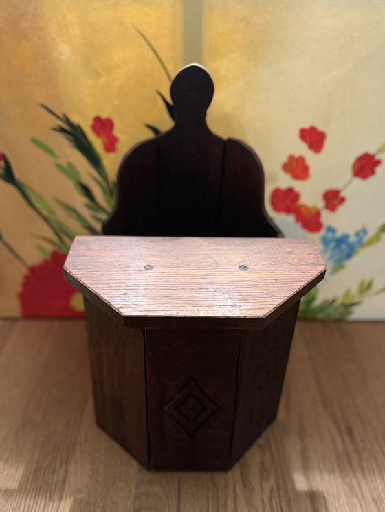 Image 1 of Chaise de poupée ancienne en chêne pour enfants