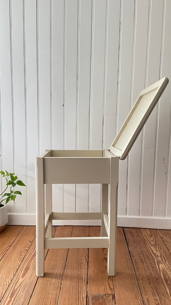 Image 1 of Sgabello vintage in legno verniciato beige