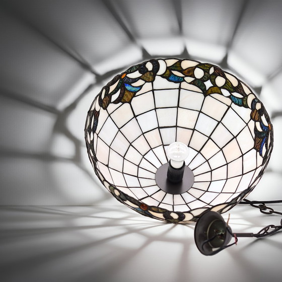 Image 1 of Tiffany Stijl Plafondlamp – Handgemaakte Vintage Hanglamp van Gekleurd Glas